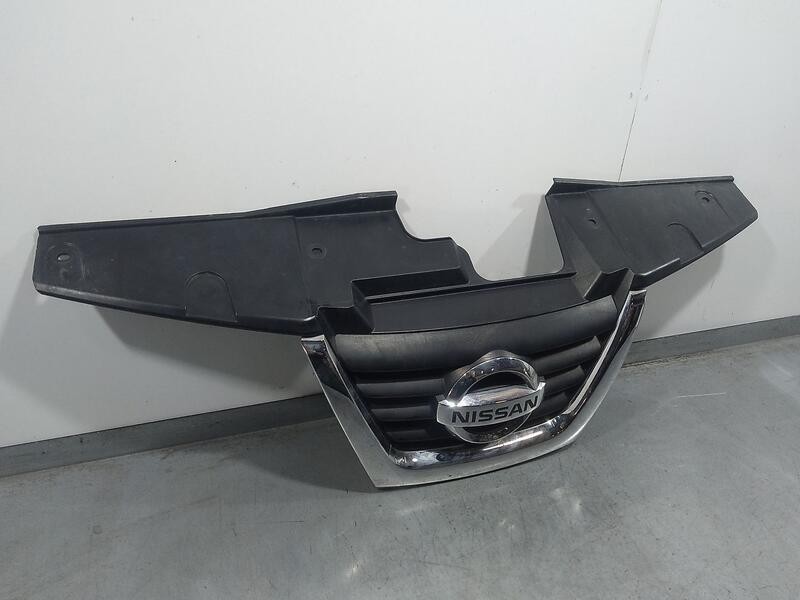 Recambio de rejilla delantera para nissan juke (f15) acenta referencia OEM IAM 620701ka6a  