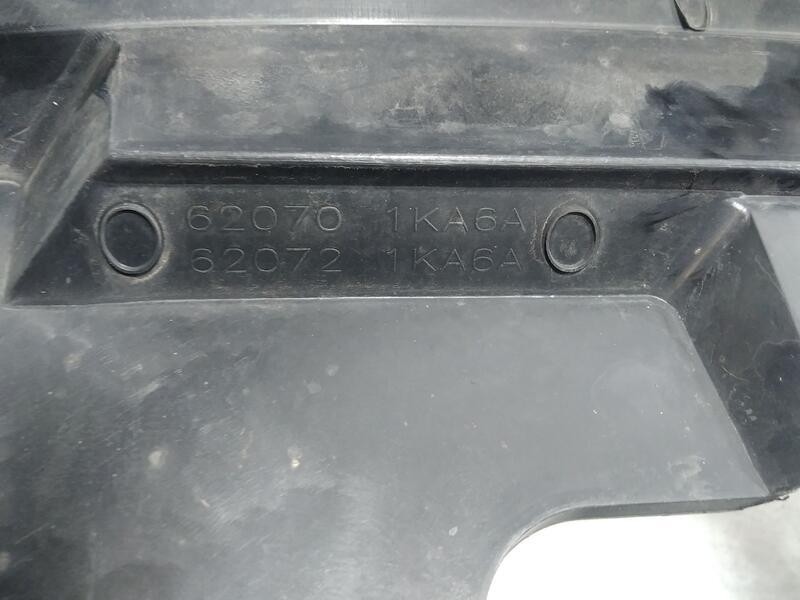 Recambio de rejilla delantera para nissan juke (f15) acenta referencia OEM IAM 620701ka6a  