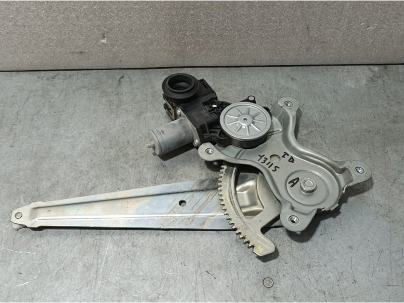 Recambio de elevalunas trasero derecho para toyota land cruiser (j15) 2.8 cat referencia OEM IAM 8572060320 0620204520 ELECTRICO