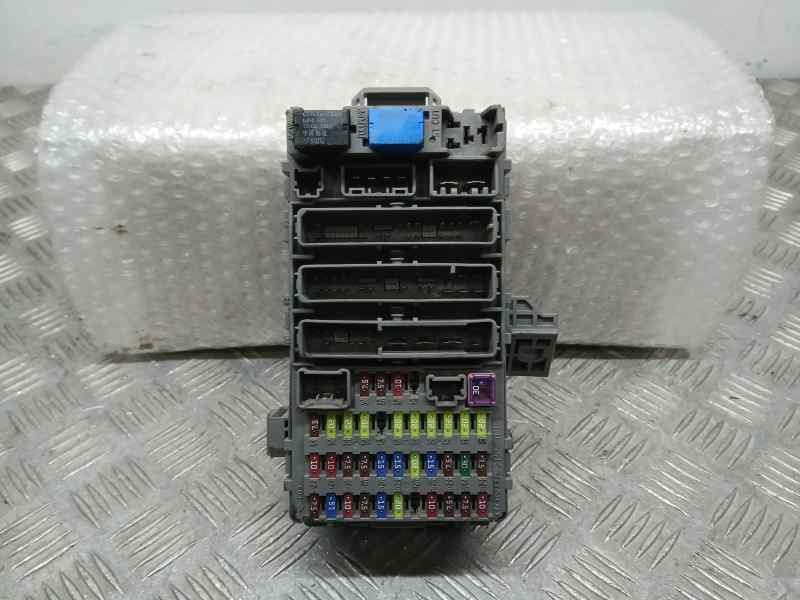 Recambio de caja reles / fusibles para honda cr-v (re) elegance referencia OEM IAM SWAG632 52575LM 