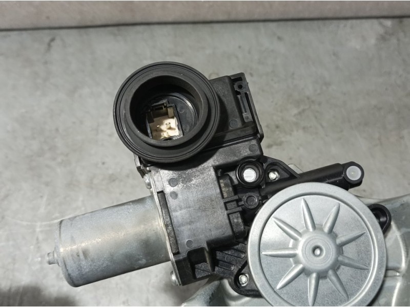 Recambio de elevalunas trasero derecho para toyota land cruiser (j15) 2.8 cat referencia OEM IAM 8572060320 0620204520 ELECTRICO