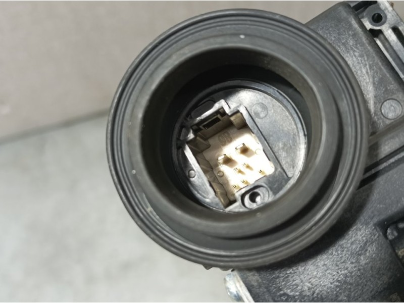 Recambio de elevalunas trasero derecho para toyota land cruiser (j15) 2.8 cat referencia OEM IAM 8572060320 0620204520 ELECTRICO