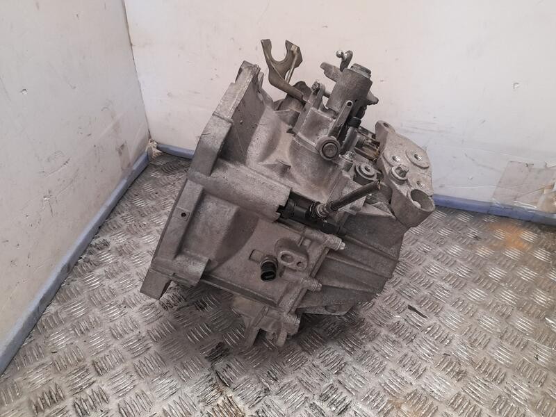 Recambio de caja cambios para opel corsa d 111 years referencia OEM IAM 55193621 93191605 5 VELOCIDADES