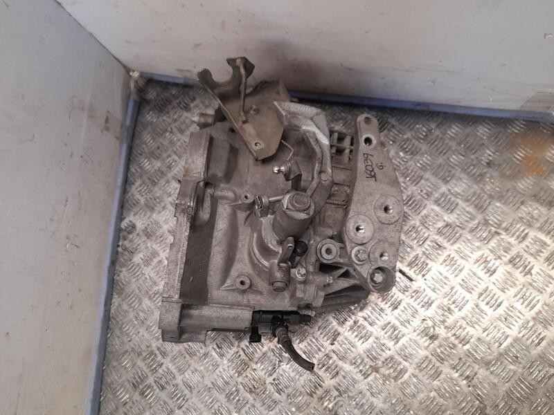 Recambio de caja cambios para opel corsa d 111 years referencia OEM IAM 55193621 93191605 5 VELOCIDADES