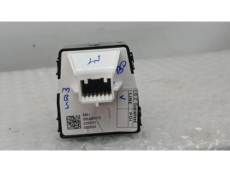 Recambio de mando retrovisor para hyundai bayon (bc3) 1.2 mpi referencia OEM IAM 93530BV010  