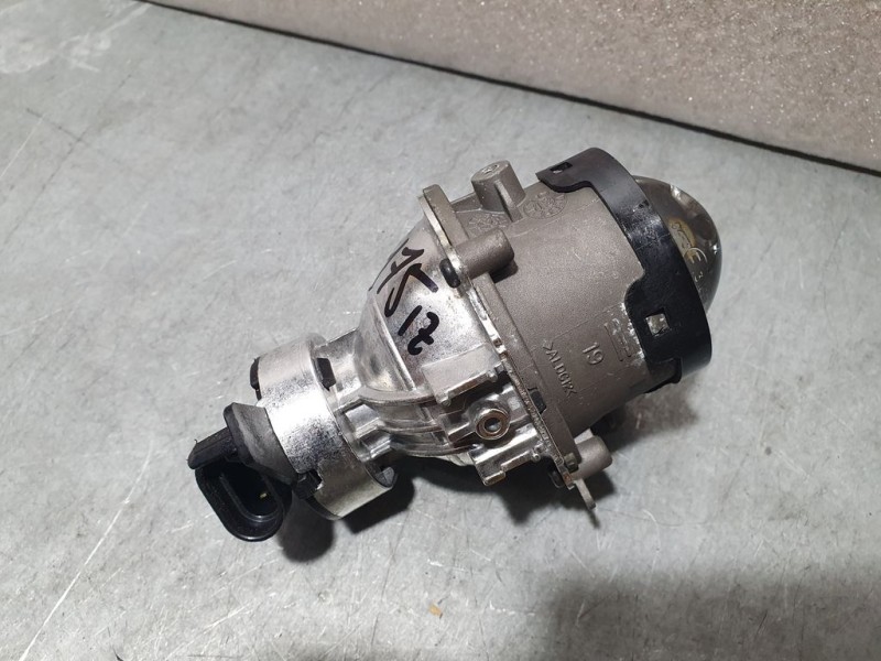 Recambio de faro antiniebla izquierdo para kia rio (yb) hibrid referencia OEM IAM 92207H8000  