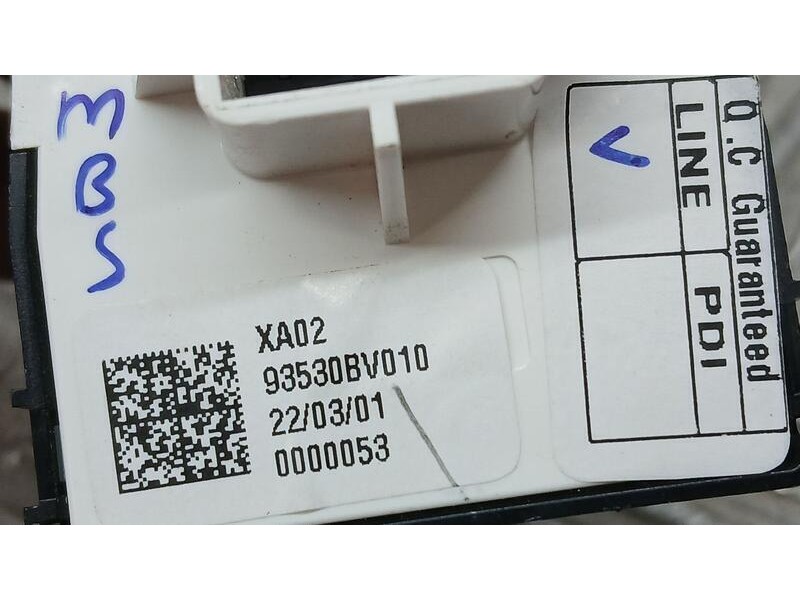 Recambio de mando retrovisor para hyundai bayon (bc3) 1.2 mpi referencia OEM IAM 93530BV010  