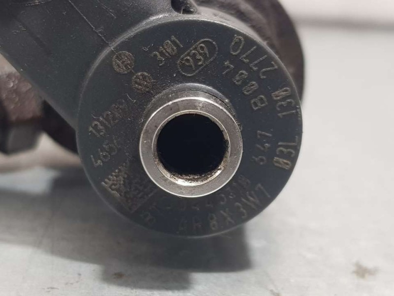 Recambio de inyector para volkswagen crafter caja cerrada 2.0 tdi referencia OEM IAM 03L130277Q 0445110641 BOSCH