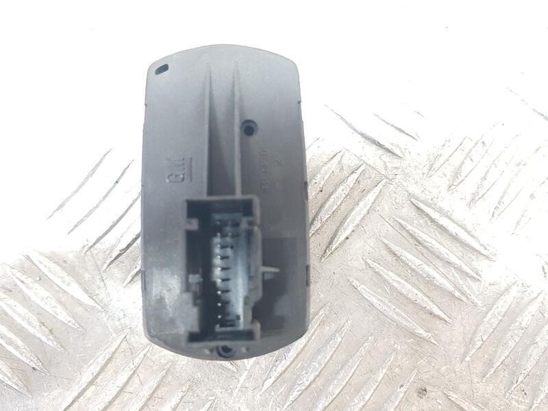 Recambio de mando elevalunas delantero izquierdo para opel corsa d 111 years referencia OEM IAM 13258521  C/ MANDO RETROVISOR