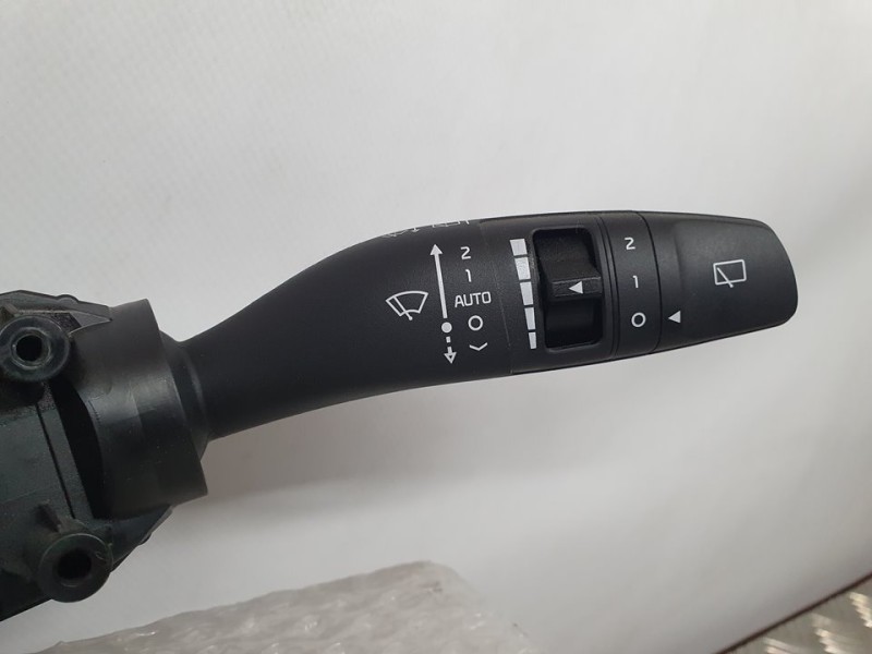 Recambio de mando luces y limpia para kia rio (yb) hibrid referencia OEM IAM 93404D4962  