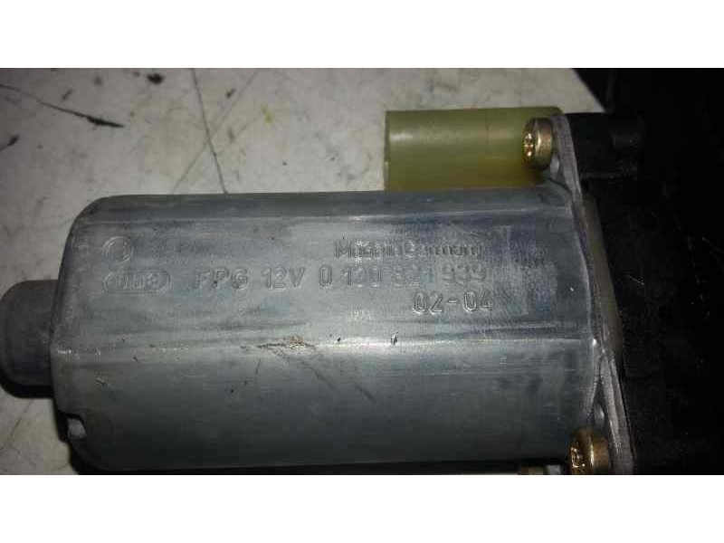 Recambio de motor elevalunas delantero derecho para ford fiesta (cbk) ghia referencia OEM IAM 0130821939 BOSCH ELECTRICO