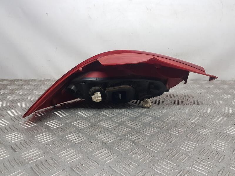 Recambio de piloto trasero derecho para opel corsa d 111 years referencia OEM IAM 13186351  