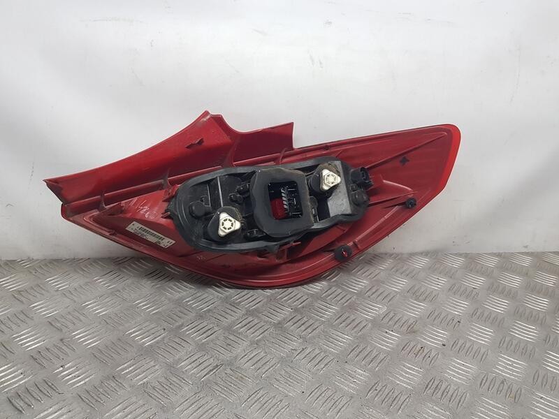 Recambio de piloto trasero izquierdo para opel corsa d 111 years referencia OEM IAM 13186359  