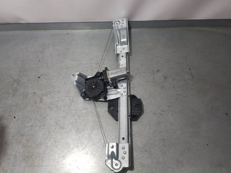 Recambio de elevalunas delantero derecho para dacia sandero comfort referencia OEM IAM 807209299R 275620 MAGNA ELECTRICO 2 PINS