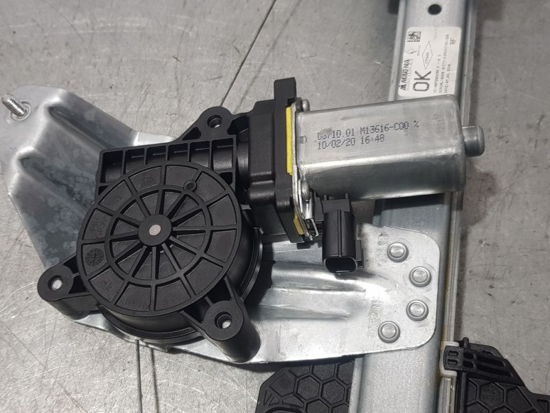 Recambio de elevalunas delantero derecho para dacia sandero comfort referencia OEM IAM 807209299R 275620 MAGNA ELECTRICO 2 PINS