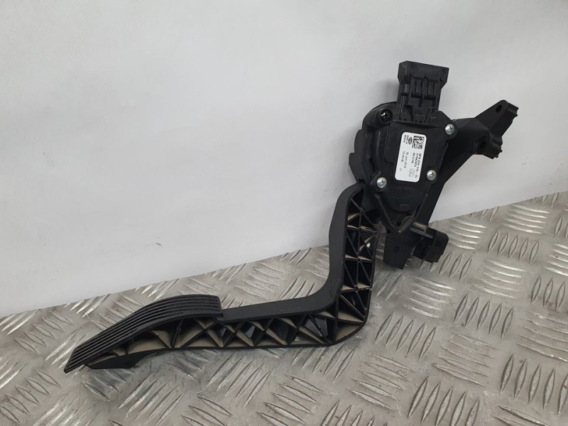 Recambio de potenciometro pedal para jeep compass ii limited 4x2 referencia OEM IAM 6PV01017515 51942423 HELLA