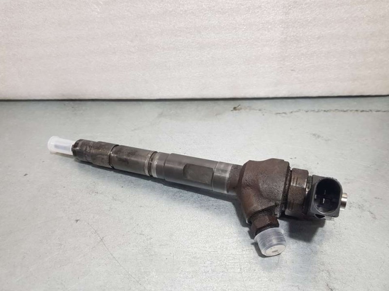 Recambio de inyector para volkswagen crafter caja cerrada 2.0 tdi referencia OEM IAM 03L130277Q 0445110641 BOSCH