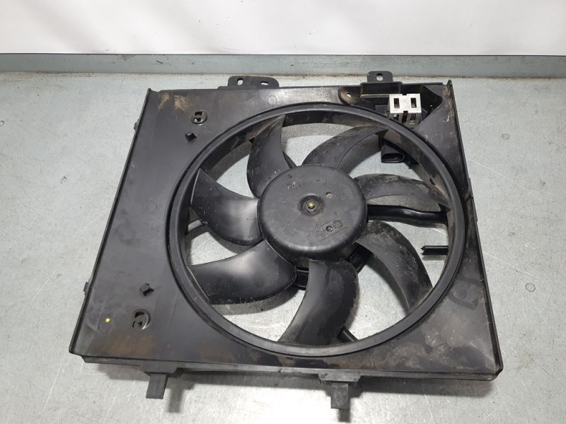 Recambio de electroventilador para peugeot 208 style referencia OEM IAM 1253H4  CARCASA ROTA