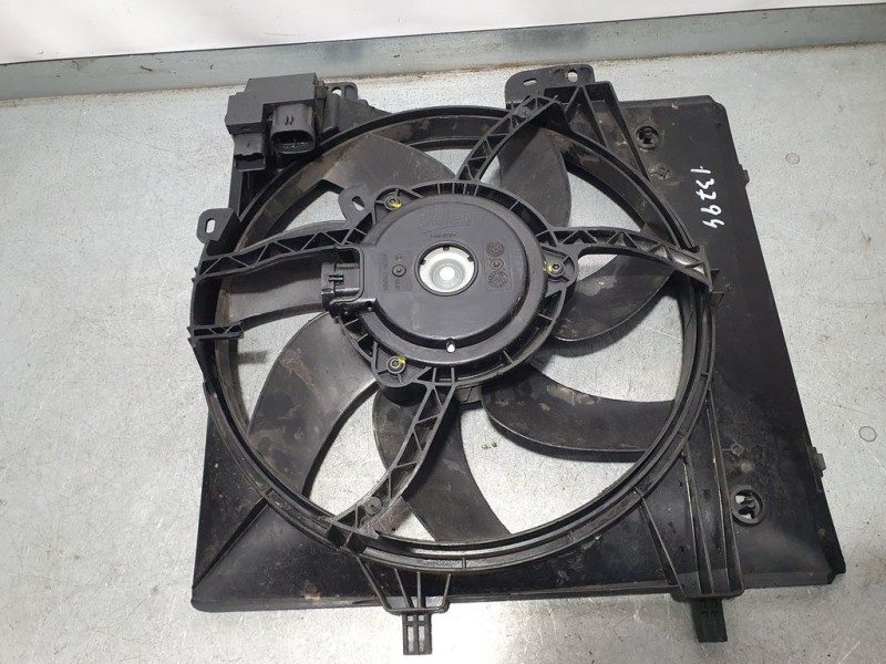 Recambio de electroventilador para peugeot 208 style referencia OEM IAM 1253H4  CARCASA ROTA