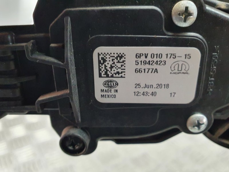 Recambio de potenciometro pedal para jeep compass ii limited 4x2 referencia OEM IAM 6PV01017515 51942423 HELLA