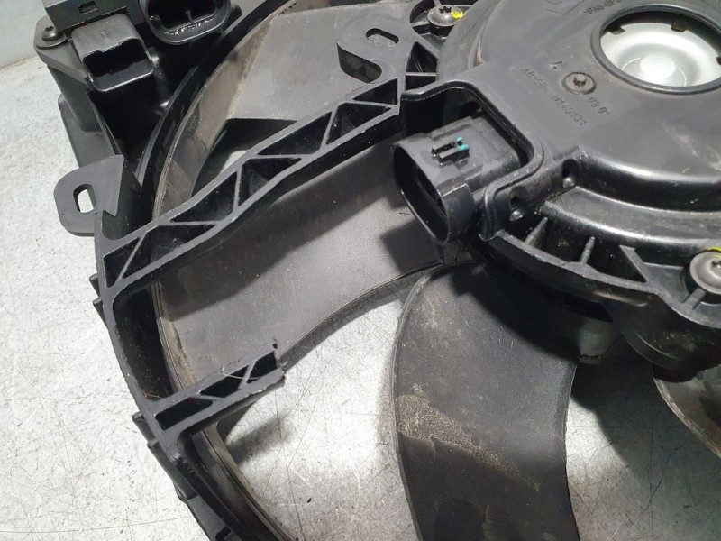 Recambio de electroventilador para peugeot 208 style referencia OEM IAM 1253H4  CARCASA ROTA