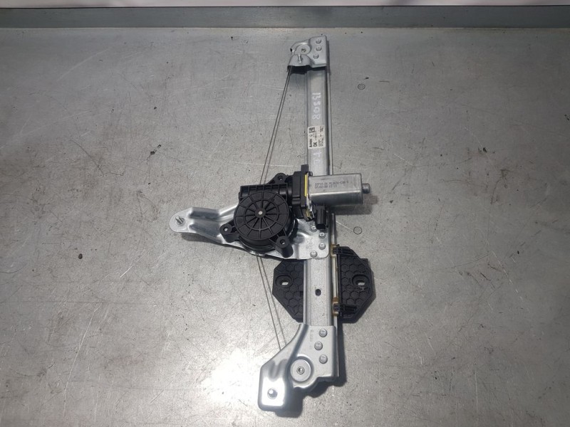 Recambio de elevalunas trasero derecho para dacia sandero comfort referencia OEM IAM 827208057R  MAGNA LECTRICO 2 PINS