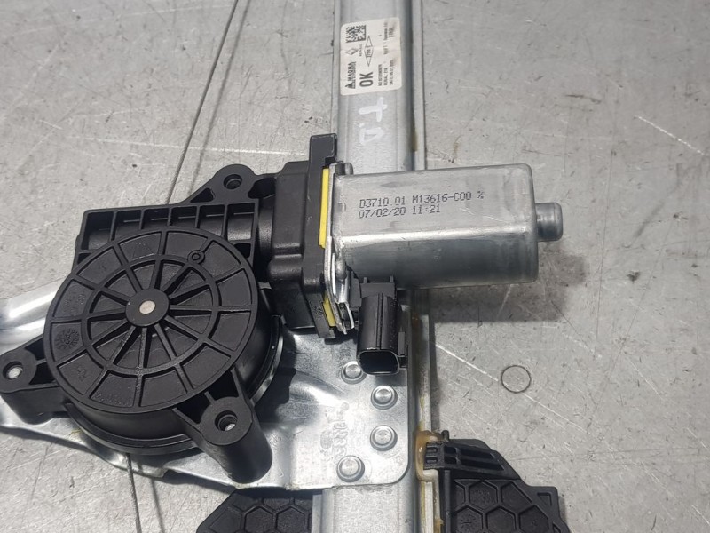 Recambio de elevalunas trasero derecho para dacia sandero comfort referencia OEM IAM 827208057R  MAGNA LECTRICO 2 PINS