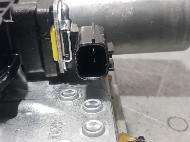 Recambio de elevalunas trasero derecho para dacia sandero comfort referencia OEM IAM 827208057R  MAGNA LECTRICO 2 PINS