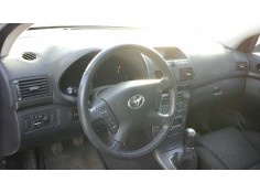 TOYOTA AVENSIS BERLINA (T25)