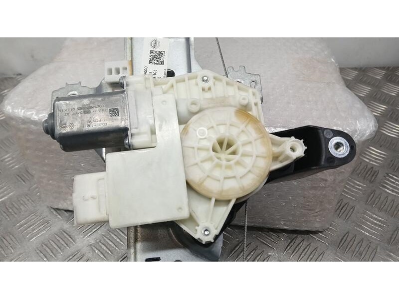 Recambio de elevalunas trasero izquierdo para nissan qashqai (j11) tekna referencia OEM IAM 82701HV00D ELECTRICO 6 PINS C8853910