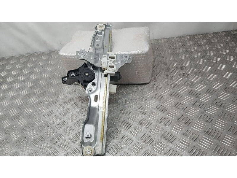 Recambio de elevalunas trasero izquierdo para nissan qashqai (j11) tekna referencia OEM IAM 82701HV00D ELECTRICO 6 PINS C8853910