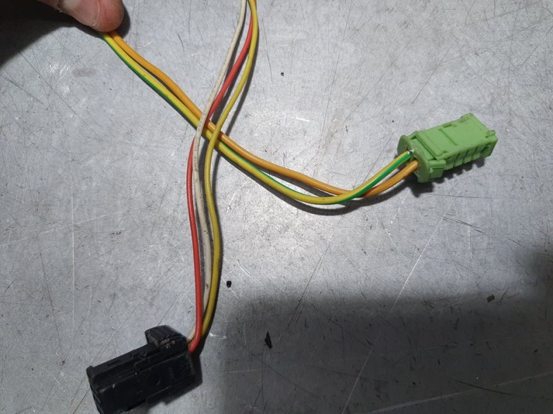 Recambio de retrovisor izquierdo para citroën c4 berlina collection referencia OEM IAM SIN REF  ELECTRICO 3 Y 2 CABLES