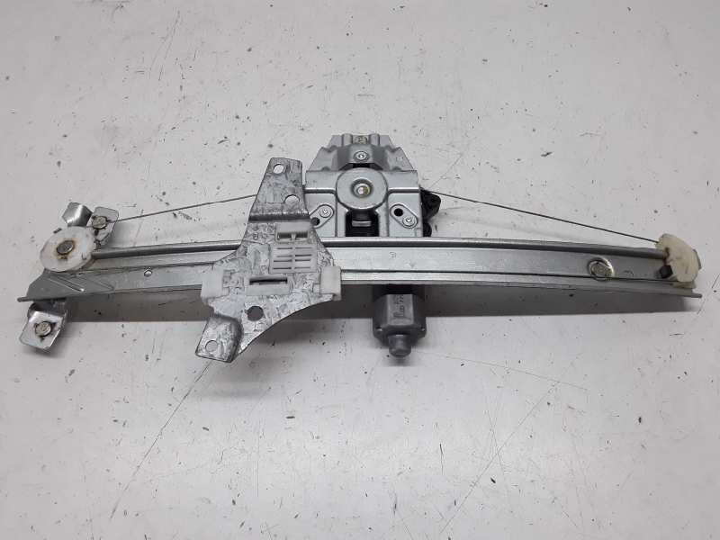 Recambio de elevalunas delantero derecho para toyota avensis berlina (t 22) referencia OEM IAM 100208 2 PINES 