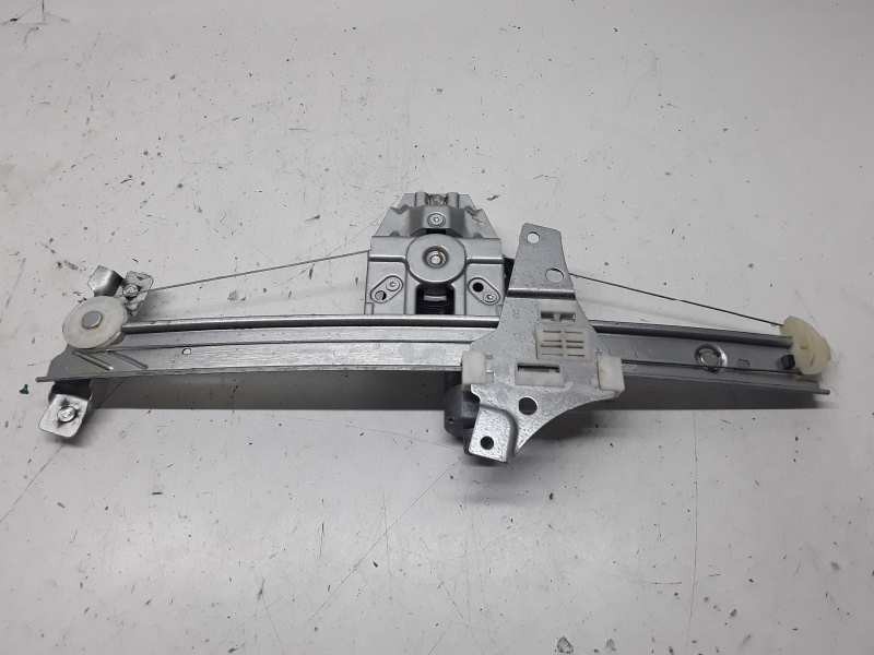 Recambio de elevalunas delantero derecho para toyota avensis berlina (t 22) referencia OEM IAM 100208 2 PINES 