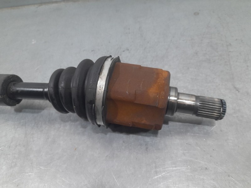 Recambio de transmision delantera izquierda para kia cee´d sporty wagon lx referencia OEM IAM 495011H211  