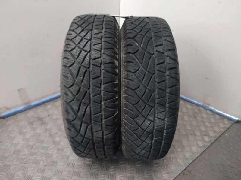 Recambio de neumatico pareja para neumaticos reutilizados - referencia OEM IAM 2057015100H 205/70/15/100H MICHELIN