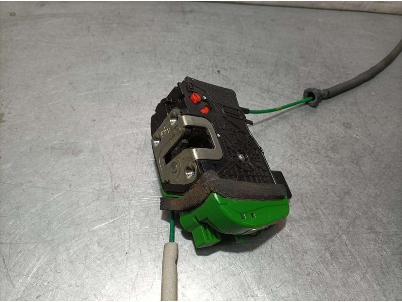 Recambio de cerradura puerta trasera derecha para hyundai i40 essence referencia OEM IAM 814203Z000  ELECTRICA 4 PINS