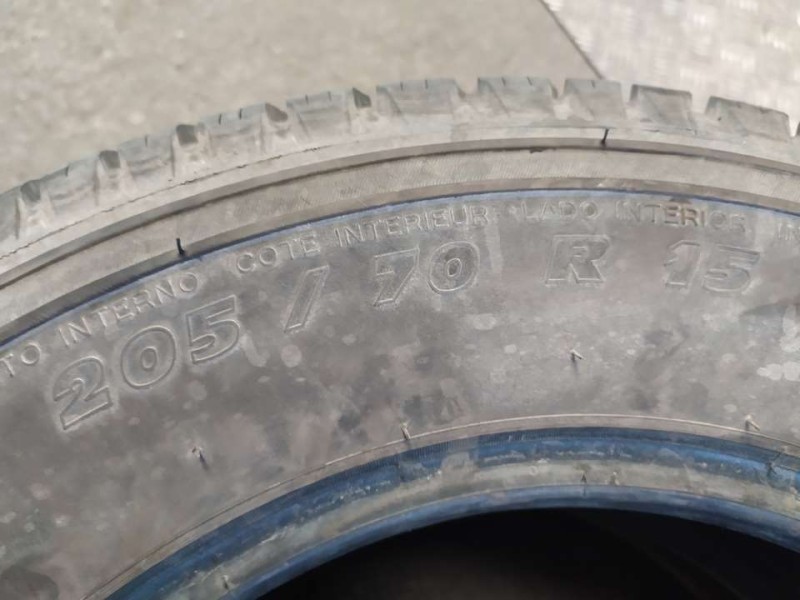 Recambio de neumatico pareja para neumaticos reutilizados - referencia OEM IAM 2057015100H 205/70/15/100H MICHELIN