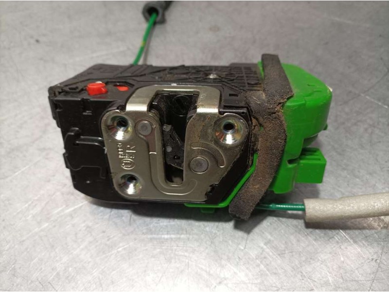 Recambio de cerradura puerta trasera derecha para hyundai i40 essence referencia OEM IAM 814203Z000  ELECTRICA 4 PINS