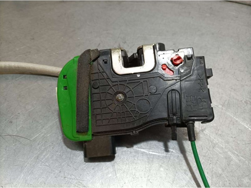 Recambio de cerradura puerta trasera derecha para hyundai i40 essence referencia OEM IAM 814203Z000  ELECTRICA 4 PINS
