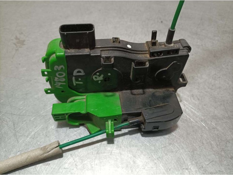 Recambio de cerradura puerta trasera derecha para hyundai i40 essence referencia OEM IAM 814203Z000  ELECTRICA 4 PINS