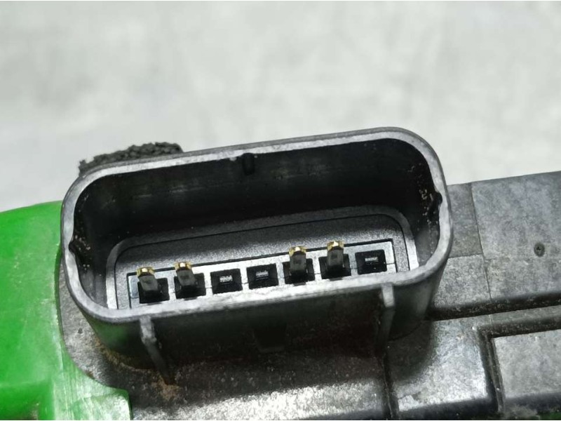 Recambio de cerradura puerta trasera derecha para hyundai i40 essence referencia OEM IAM 814203Z000  ELECTRICA 4 PINS