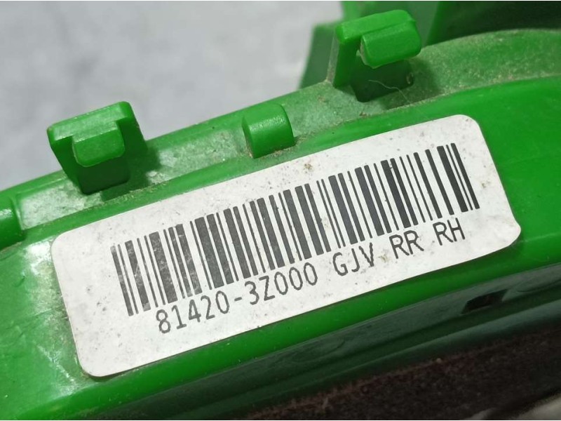 Recambio de cerradura puerta trasera derecha para hyundai i40 essence referencia OEM IAM 814203Z000  ELECTRICA 4 PINS