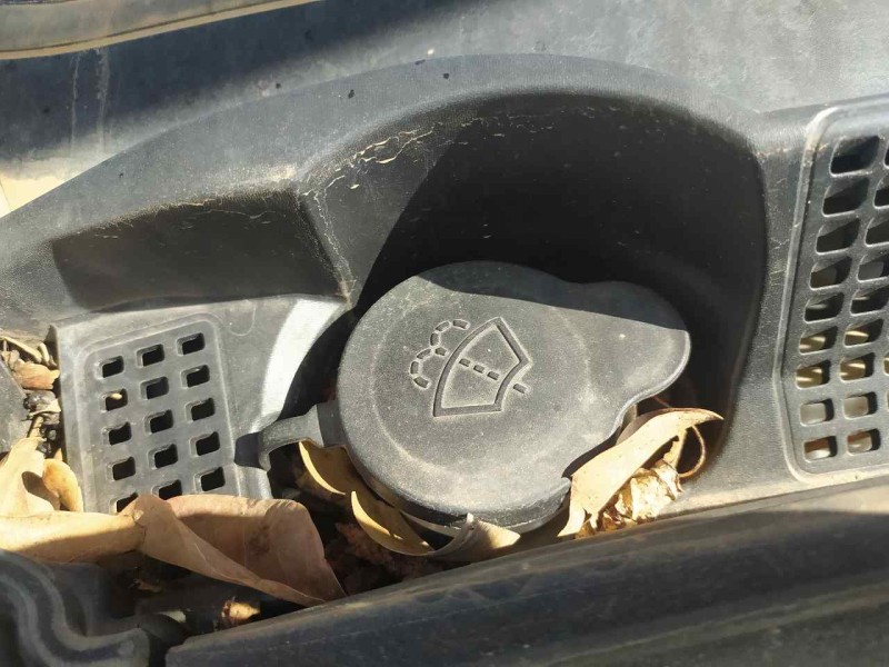 Recambio de deposito limpia para dacia sandero stepway referencia OEM IAM 289105693R  