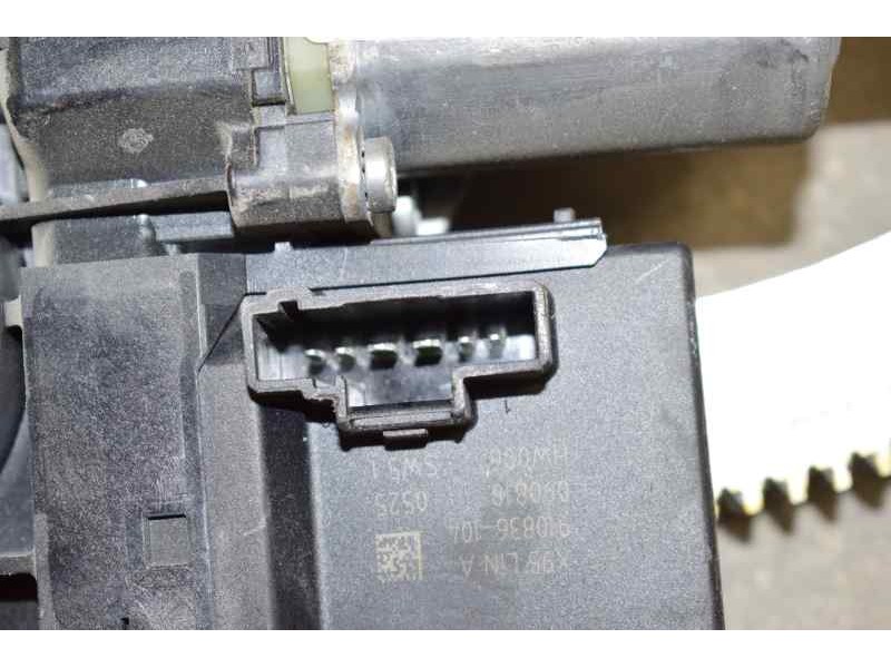 Recambio de elevalunas delantero derecho para renault scenic iii expression referencia OEM IAM 807300011R 6 PINS ELECTRICO