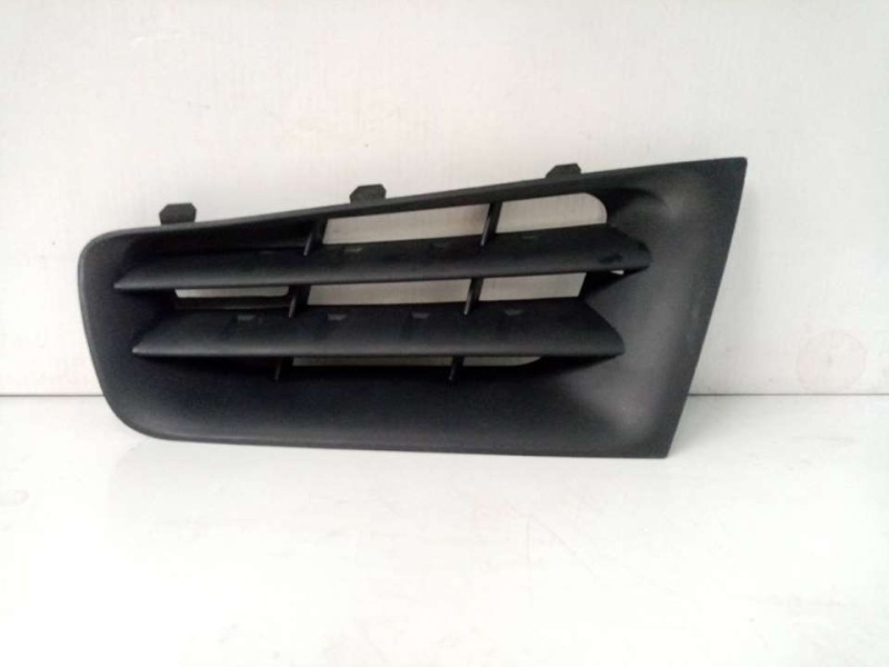 Recambio de rejilla paragolpes izquierda para renault megane ii berlina 5p referencia OEM IAM 8200412381  