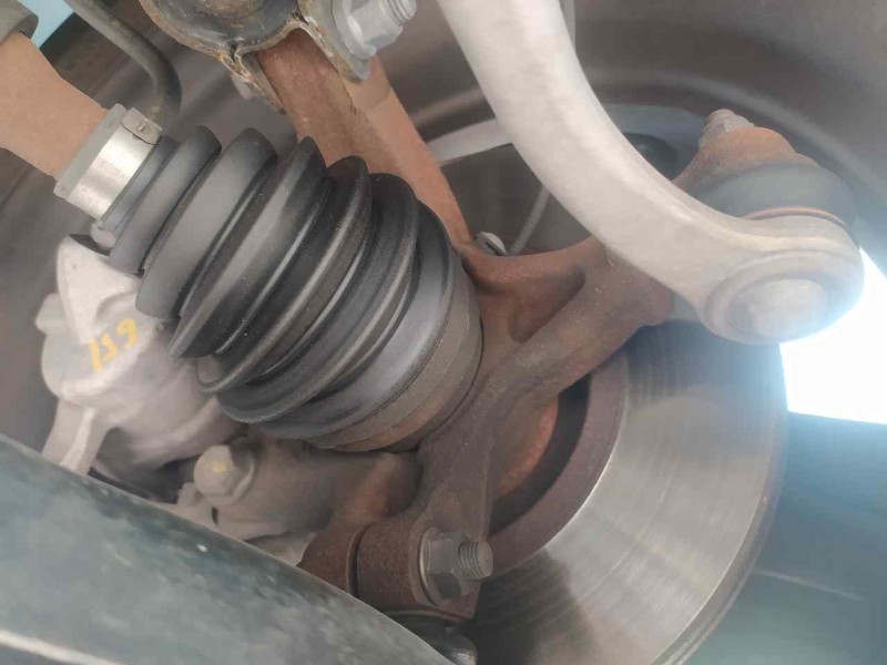 Recambio de mangueta delantera derecha para dacia sandero stepway referencia OEM IAM 400141515R  