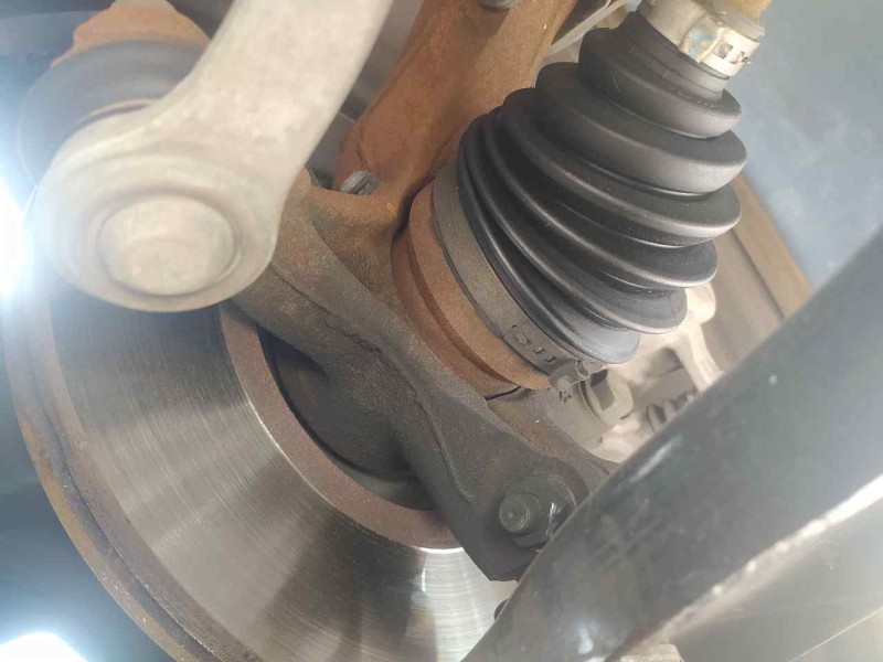 Recambio de mangueta delantera izquierda para dacia sandero stepway referencia OEM IAM 400156199R  