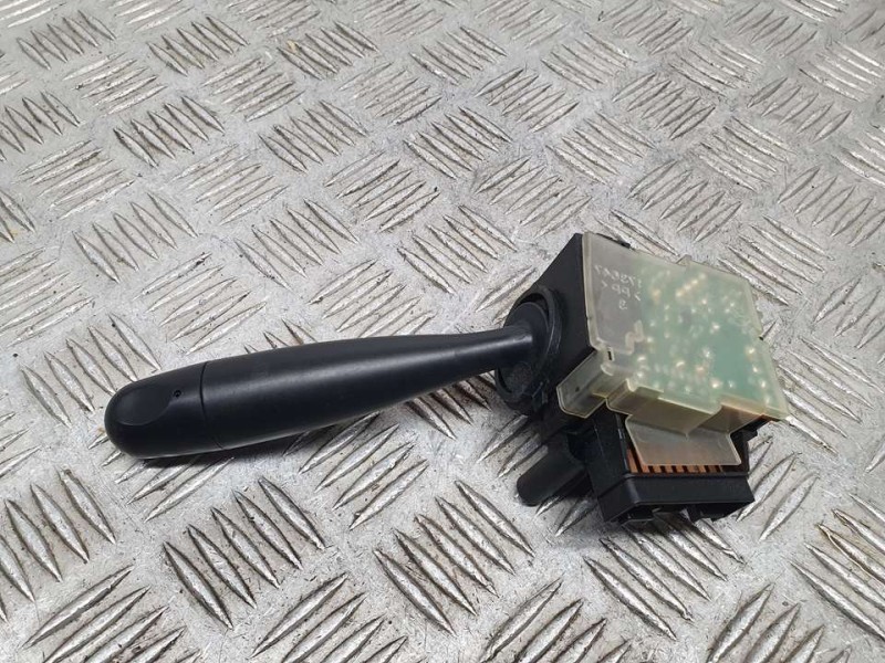 Recambio de mando limpia para toyota yaris (ncp1/nlp1/scp1) 1.3 luna referencia OEM IAM GF30173647  