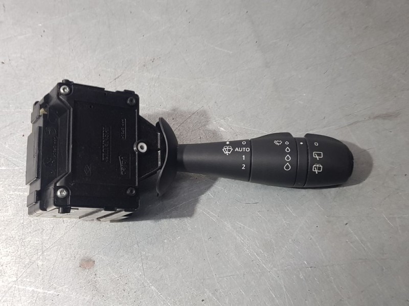 Recambio de mando limpia para renault captur intens referencia OEM IAM 8201168016  